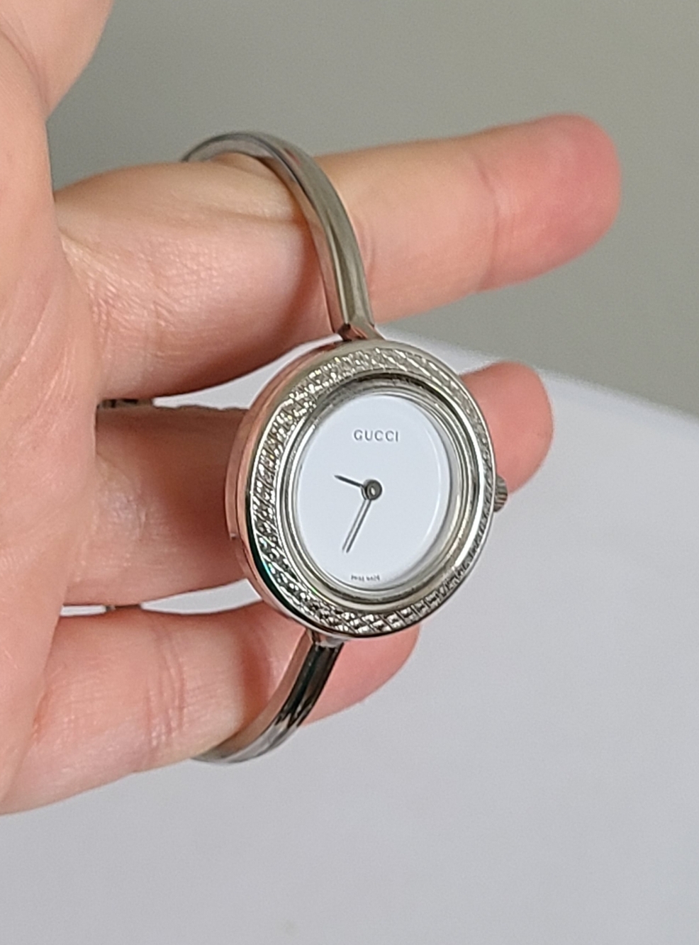 GUCCI 11 12.2L Silver Luxury Round Interchangeable Sparkle Bezel Quartz Watch - Picture 16 of 16